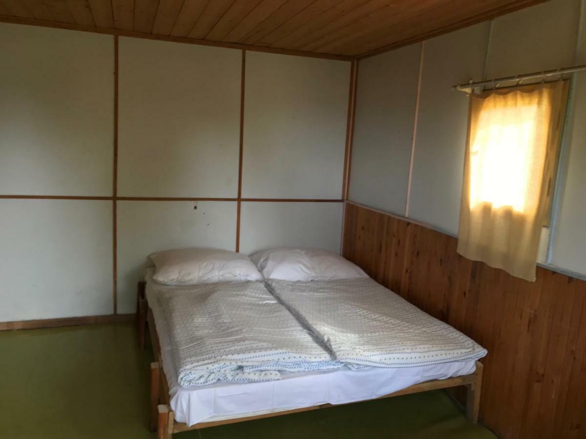 Retro Chaty U Plaze Lipno Hotel Cerna v Posumavi Ngoại thất bức ảnh